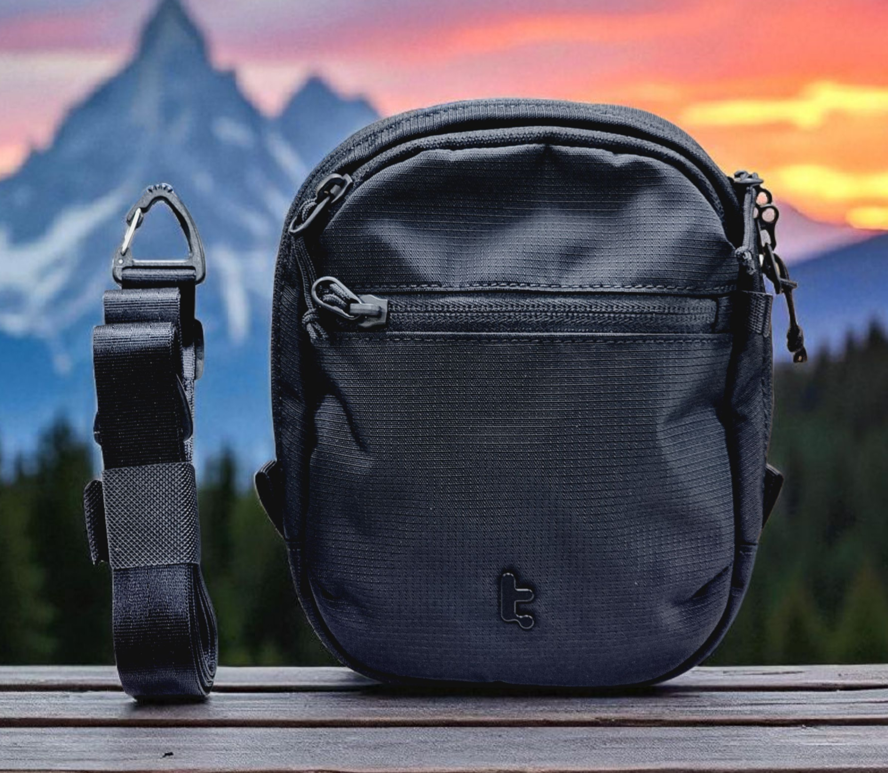 TOMTOC AVIATOR T37 TRAVEL CROSSBODY BAG